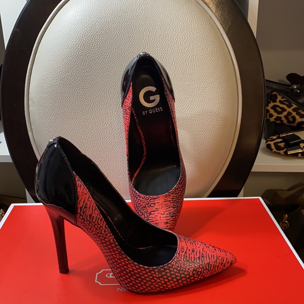 G BY Guess high Heel Shoes like new.